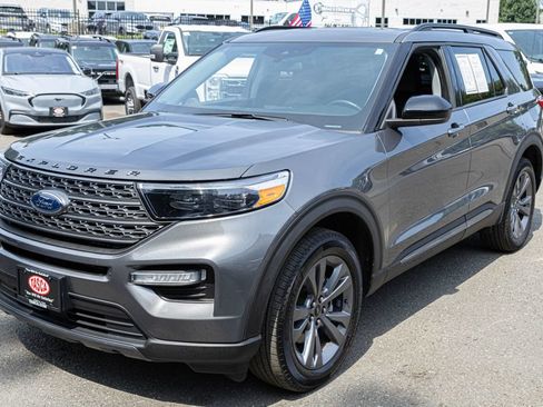 Used 2023 Ford Explorer XLT w/ Equipment Group 202A AWD/4WD image 2