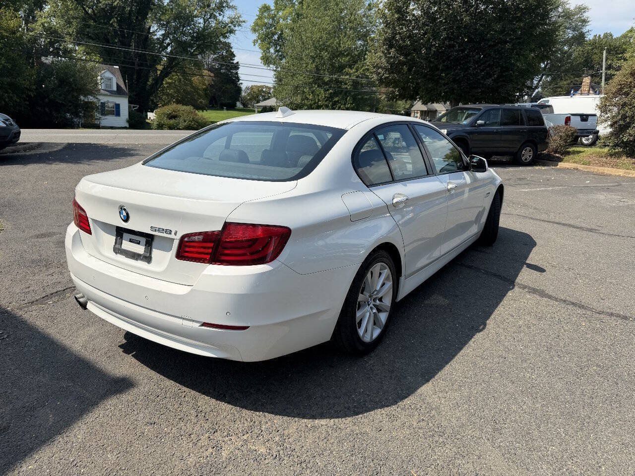 Used 2011 BMW 528i Sedan RWD image 7