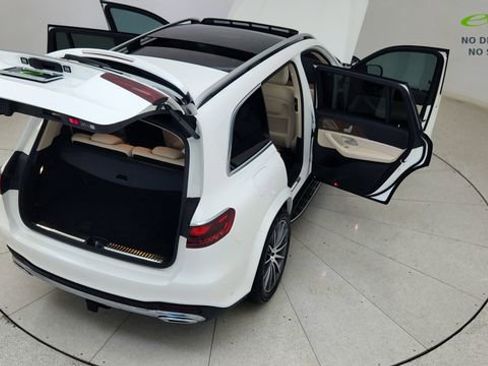 Used 2025 Mercedes-Benz GLS 450 4MATIC w/ AMG Line Exterior image 91