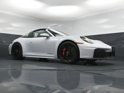 Certified 2025 Porsche 911 Targa 4 GTS AWD/4WD image 30