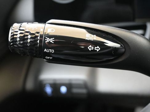 Certified 2024 Hyundai Elantra SEL w/ Convenience Package image 28