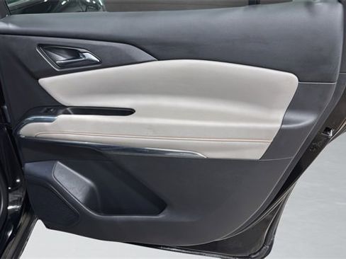 Used 2025 Chevrolet Traverse LT image 45