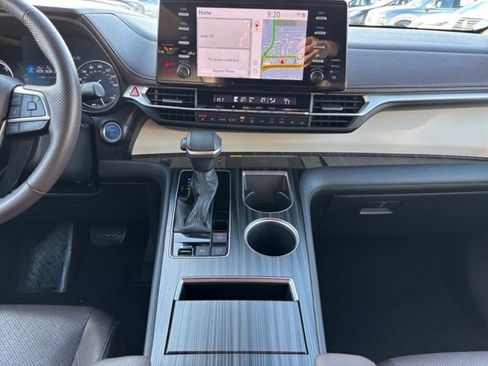 Used 2021 Toyota Sienna Platinum image 11