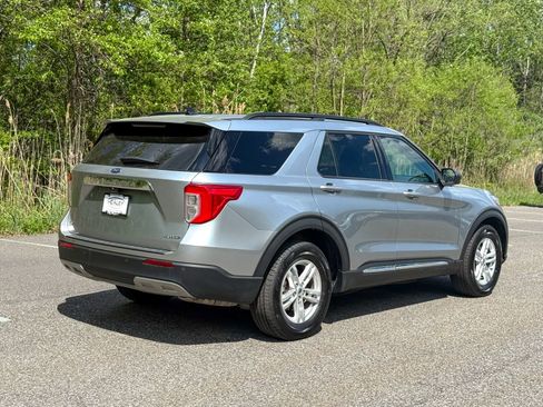 Certified 2024 Ford Explorer XLT w/ Equipment Group 202A AWD/4WD image 6