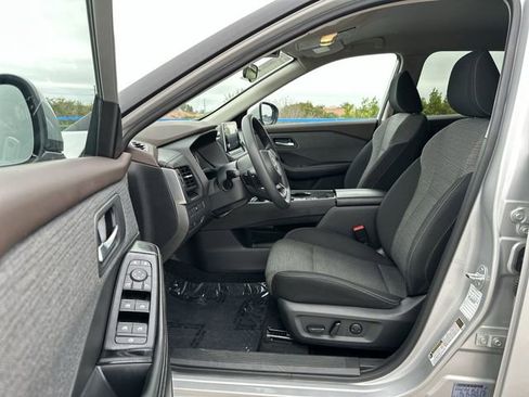 Used 2023 Nissan Rogue SV image 29