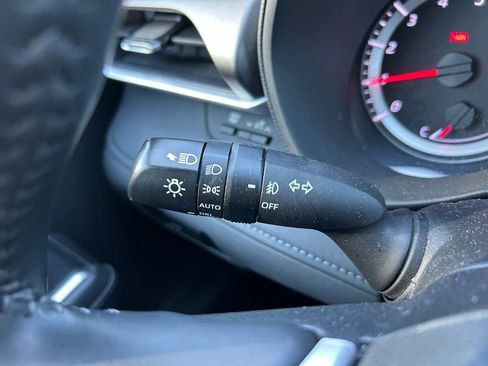 Used 2022 Toyota Highlander LE FWD image 22