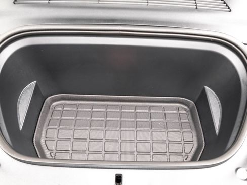 Used 2024 Tesla Model Y Long Range image 40