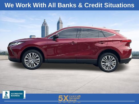 Used 2023 Toyota Venza XLE image 24