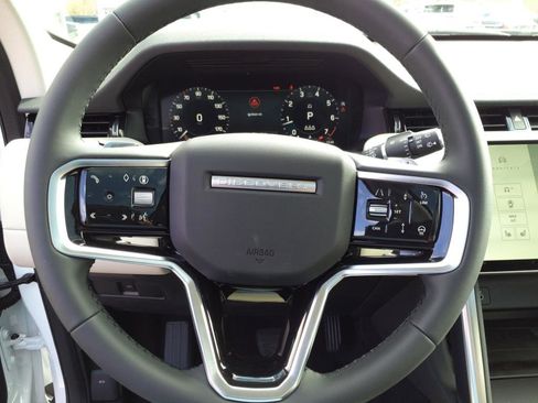 Used 2025 Land Rover Discovery Sport S image 15
