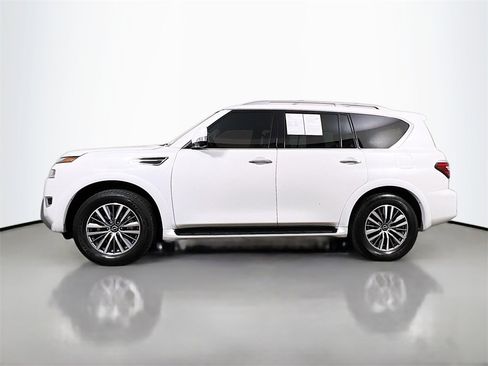 Used 2024 Nissan Armada SL w/ Captain's Chairs Package image 4