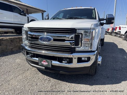 Used 2019 Ford F350 XLT w/ XLT Premium Package AWD/4WD image 4