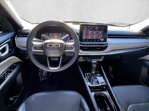 Used 2023 Jeep Compass Limited image 7