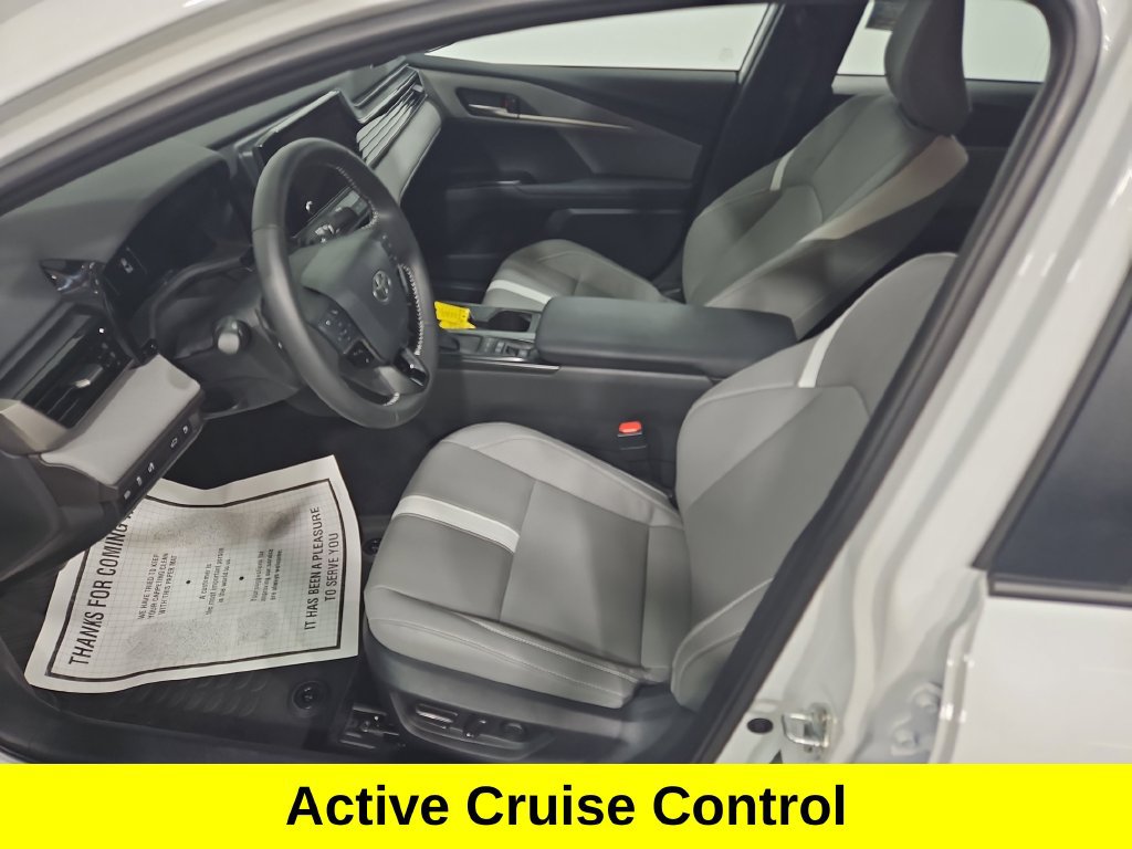 Used 2025 Toyota Camry SE FWD image 9
