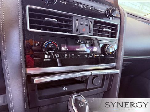 Used 2024 INFINITI QX80 Luxe RWD image 9