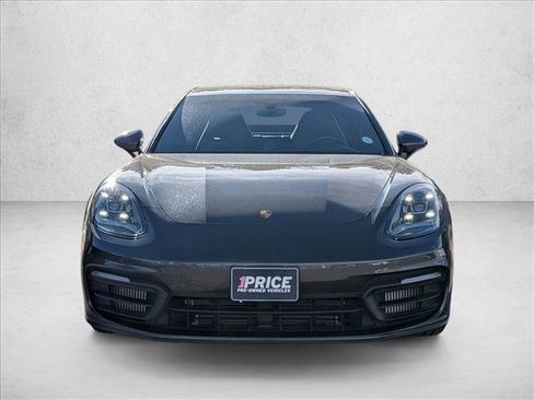 Used 2022 Porsche Panamera image 2