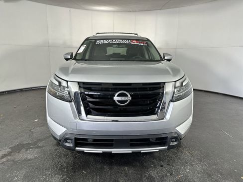 Used 2023 Nissan Pathfinder SL w/ Cargo Package FWD image 3