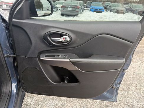 Used 2021 Jeep Cherokee Latitude Lux w/ Comfort/Convenience Group image 26