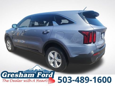 Used 2023 Kia Sorento LX AWD/4WD image 5