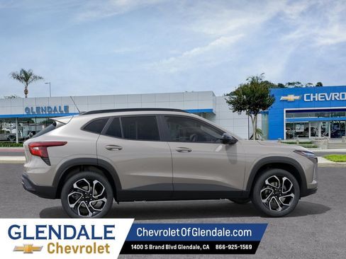 New 2026 Chevrolet Trax RS w/ Driver Confidence Package FWD image 5