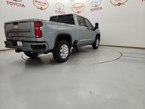 Used 2025 Chevrolet Silverado 2500 High Country w/ Technology Package AWD/4WD image 8
