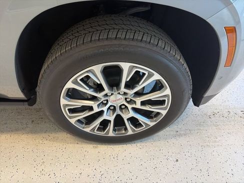 Used 2026 GMC Yukon XL Denali w/ Sun & Power Step Package AWD/4WD image 15