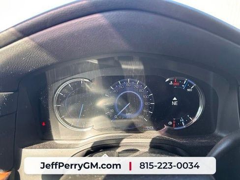 Used 2020 Cadillac Escalade Premium Luxury AWD/4WD image 15