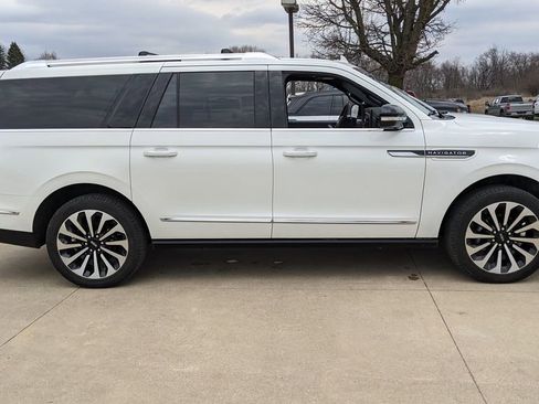 Used 2023 Lincoln Navigator L Reserve w/ Equipment Group 201A image 2