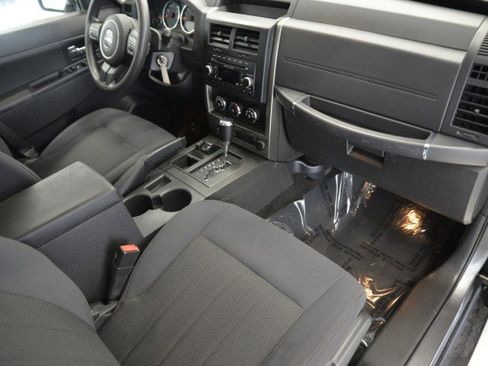 Used 2012 Jeep Liberty Sport image 16