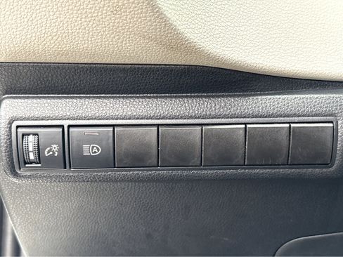 Used 2021 Toyota Corolla LE image 11