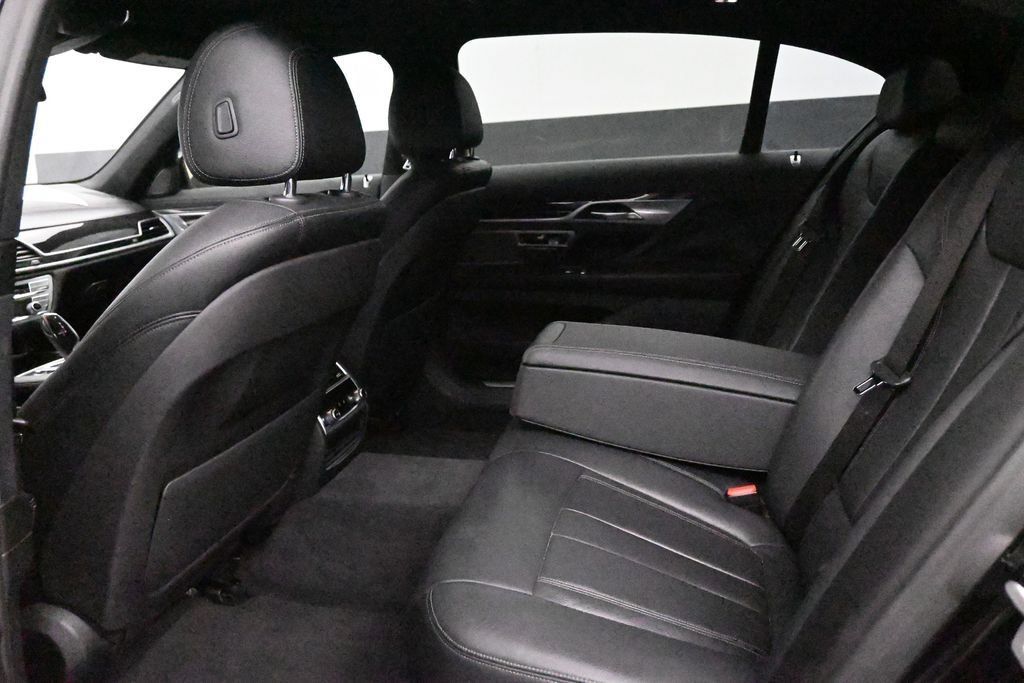 Used 2019 BMW 740i w/ M Sport Package RWD image 13