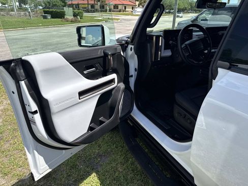 Used 2024 GMC Hummer EV 2X AWD/4WD image 17