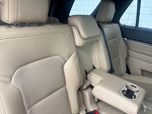 Used 2017 Ford Explorer Limited image 27