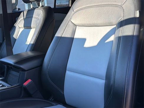 Used 2022 Ford Explorer XLT w/ Equipment Group 202A image 21