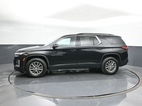 Used 2023 Chevrolet Traverse LT image 2