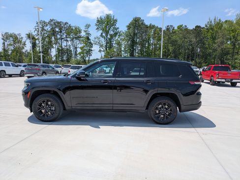 Used 2024 Jeep Grand Cherokee L Laredo AWD/4WD image 4