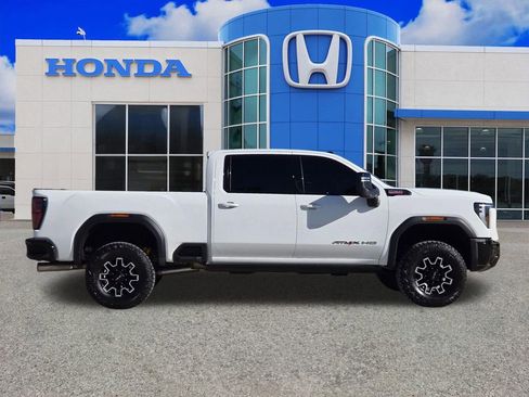 Used 2026 GMC Sierra 2500 AT4X image 2