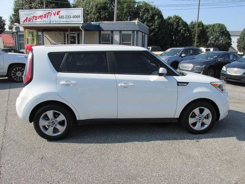 Used 2017 Kia Soul FWD image 3