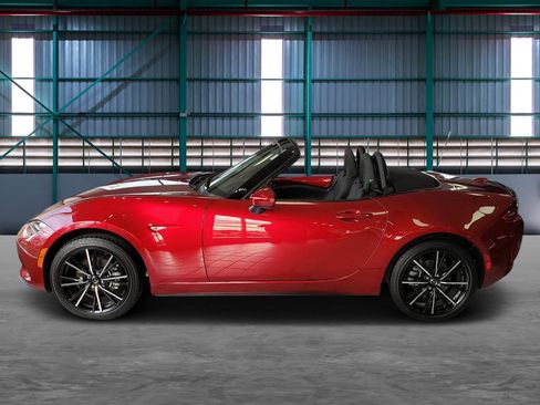 Used 2024 MAZDA MX-5 Miata Grand Touring image 2