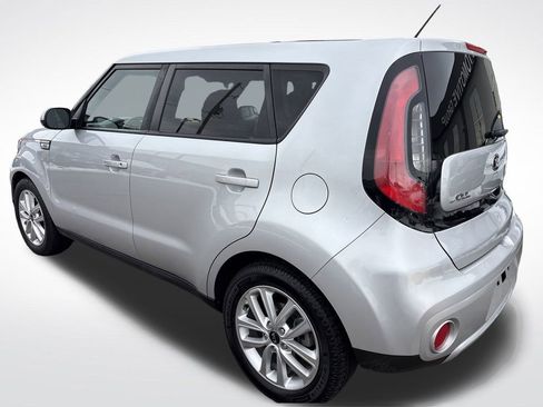 Used 2018 Kia Soul + image 3