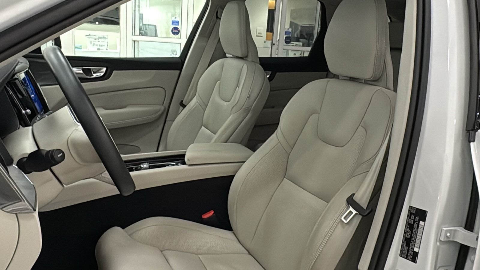 Used 2024 Volvo XC60 B5 Ultimate w/ Protection Package Premier AWD/4WD image 23
