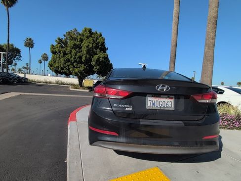 Used 2017 Hyundai Elantra SE FWD image 18