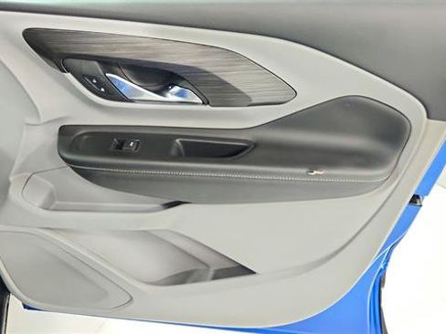 Used 2024 GMC Terrain SLT image 25