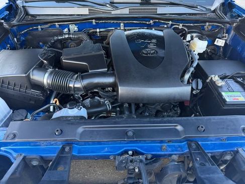 Used 2018 Toyota Tacoma TRD Sport w/ Technology Package AWD/4WD image 21
