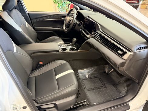 Used 2025 Toyota Camry SE FWD image 30