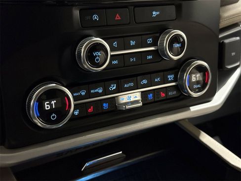 Used 2024 Ford Expedition Limited image 16