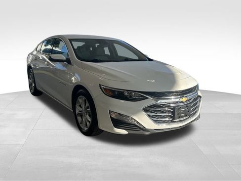 Used 2025 Chevrolet Malibu LT image 2