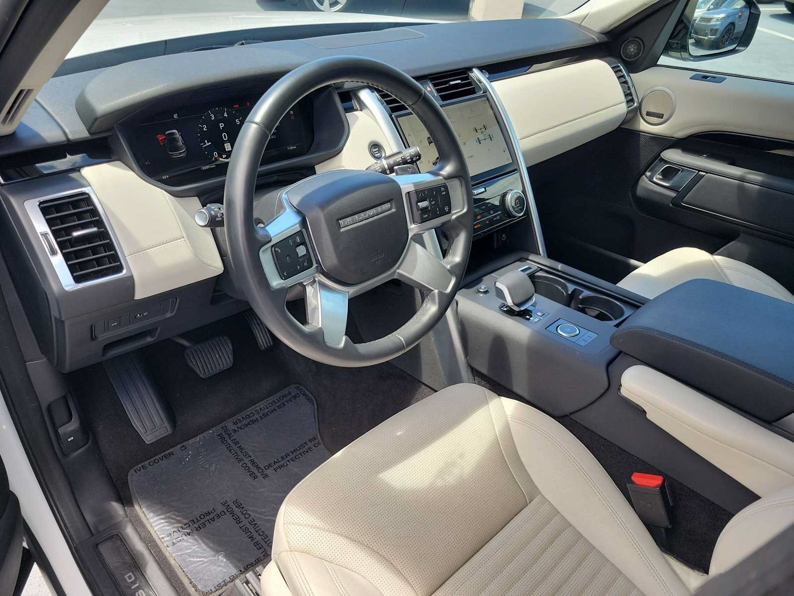 Used 2025 Land Rover Discovery S AWD/4WD image 2