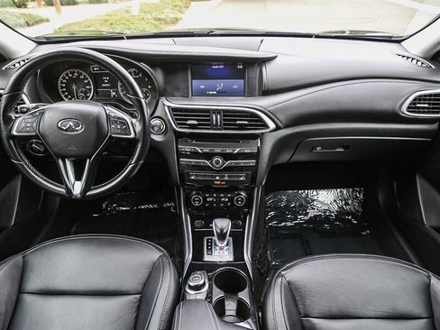 Used 2017 INFINITI QX30 image 15