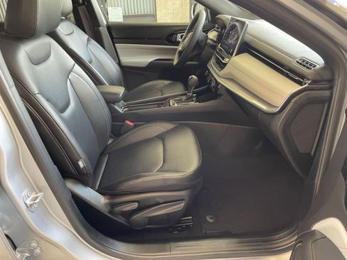 Used 2025 Jeep Compass Limited image 37