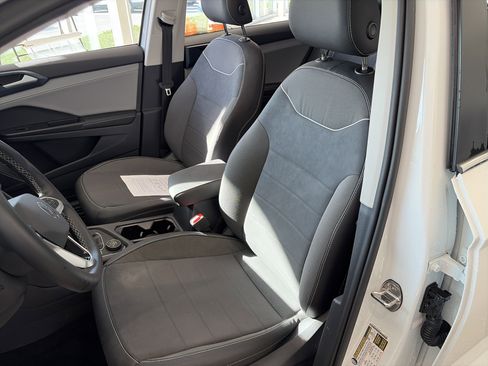 Used 2024 Volkswagen Taos SE w/ Panoramic Sunroof Package image 21